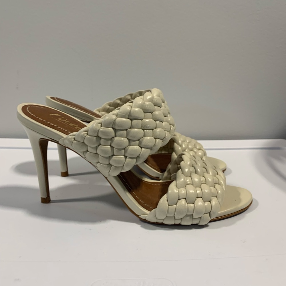 Intervalle white high heals